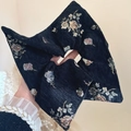 Coletero retro de jacquard negro con elegantes motivos florales y textura suave - Floral Clásico (Multicolor)