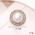 Goldener Kamelienanhänger mit Perle und Straß für DIY-Bastelarbeiten, 2,1 cm Durchmesser - Strass-Perlen-Rundschnalle
