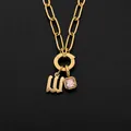 Vergoldete Edelstahl-Gliederkette mit altenglischem Buchstaben W und rosa Kristallanhänger - Buchstabe W
