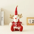 Weihnachts-Rentier-Zwerg mit roter Schneeflocken-Mütze und goldener Glocke im Sitzen - 38cm / Reguläres sitzendes Rentier