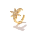 Ear cuff a stella marina dorata con micro-pave di zirconi su sfondo bianco puro - Stile Forma a Stella Marina Micro Intarsiata (EGJ0140) / Oro