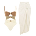 Dreifarbiger Cut-Out-Badeanzug in Karamell und Creme mit passendem Sarong-Wickelrock - S / Braun Patchwork-Set