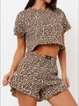 Ensemble de détente deux pièces pour femmes avec imprimé léopard, crop top et short - S / Imprimé léopard
