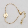 Pulsera dorada minimalista con colgante de letra G redonda y cadena de extensión - Oro G