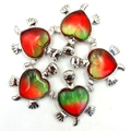 Set van hartvormige schildpadhangers met rood-groene hars in een zilveren frame - 5-delige set / Groen Rood