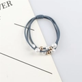 Élastique à cheveux bleu marine orné de perles blanches et de billes dorées chic - Bleu Denim