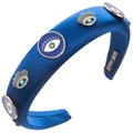 Detail eines blauen Satin-Haarreifs mit Evil Eye Anhängern und Hand Made Etikett - Blau