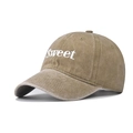 Détail de la broderie Sweet sur casquette en coton lavé kaki avec texture vintage - Réglable / Kaki (Sweet)