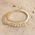 Anello regolabile placcato oro 14K con doppia fila di perle bianche e zirconi brillanti - Stile Perla