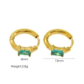 Detailansicht der 15mm Gold-Ohrringe mit 4mm rechteckigen blaugrünen Zirkoniasteinen - Aqua