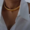 Elegant chunky gold-tone ribbed choker necklace worn with a classic white shirt - Necklace-1.6cm / Gold