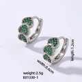 Orecchini a cerchio in argento con tre zirconi verdi a forma di cuore e misure - Base Argento Pietre Verdi