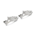 Vista macro detallada de los pendientes de acero inoxidable con diseño de MOM - Color Acero (KLJ4098-Z)