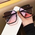 Oversized Halbrand Sonnenbrille mit goldenen Metallbügeln und lila Verlaufsgläsern - Lila Rosa