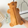 Simpatico astuccio Capybara in peluche marrone con pelliccia morbida e cerniera - Serio