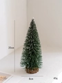 Mini grüner beflockter Weihnachtsbaum mit Schneespitzen und Holzsockel, 20 cm Tischdeko - 20cm Beflockter Baum