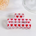 Pinza per capelli quadrata bianca con cuori rossi su elegante sfondo in seta bianca - Bianco con cuori rossi