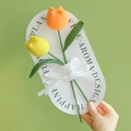 Bouquet di tulipani fatti a mano con fiori arancioni e gialli su biglietto regalo - Combinazione Giallo E Arancione