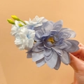 Épingle à cheveux élégante en tissu avec fleurs bleues et blanches accessoire chic - Pince À Bec De Canard N° 68 - Bleue (unité)