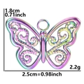 Detalle de colgante de mariposa calada 25x18mm con acabado degradado y medidas - Colgante / Arcoíris