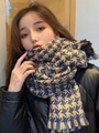 Eleganter Strickschal mit Hahnentrittmuster und Fransen in Beige und Blau für den Winter - Denim Blau Hahnentritt