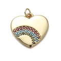 Dettaglio del ciondolo a cuore dorato con micro zirconi multicolore effetto arcobaleno - Cuore Gemma Arcobaleno