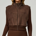 Gilet sportivo da donna in pile marrone scuro con collo alto e chiusura a zip intera - S / Caffè