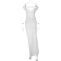 Vestito lungo bianco in pizzo con spalle scoperte e texture floreale su un manichino trasparente - S / Bianco