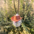 Silberne Disco-Kugel-Autoanhänger mit einem kleinen braunen Cowboyhut am Spiegel - Brauner Cowboyhut Schlüsselband-Stil (Anhänger 4)