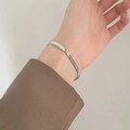 Pulsera minimalista de cadena de serpiente plana en acero inoxidable pulido plateado - Cadena de Espiga de 4 mm (E194) / Color acero