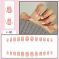 Gros plan d'ongles en amande avec pointes blanches et motifs de cœurs roses. - French Bord Blanc Coeurs Roses (Y-285)