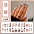 Unghie a mandorla rosa nude con linee nere astratte e design francese moderno mod. Y-219 - Stile Linea Astratta Nera Rosa Nude (Y-219)