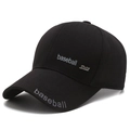 Klassische schwarze Baseballkappe für Herren mit weißem Schriftzug und Sport-Metallabzeichen - Verstellbar / Schwarz