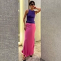 Gonna a sirena in raso rosa con canotta in maglia viola e sandali alla moda - S / Rosa Rosso