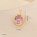 Vue détaillée du pendentif ovale en zircon rose avec monture dorée et dimensions - Or/Zirconium Rose