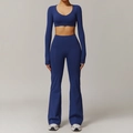 Ensemble de yoga bleu foncé deux pièces avec haut court et pantalon évasé taille haute - S / Manches Longues + Pantalon Évasé / Bleu Marine