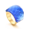 Modischer 18K vergoldeter Edelstahlring mit großem, facettiertem blauem Kristallstein - US 6 / Blau (KR31888-K)