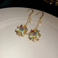 Gros plan de boucles d'oreilles vintage dorées avec résine et pierres colorées - 12# Crochet Doré Gemmes Artificielles Multicolores (5915056812130)