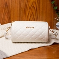 Sac cylindrique blanc matelassé avec finitions dorées et bandoulière réglable en similicuir - Blanc