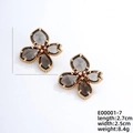 Boucles d'oreilles fleurs dorées avec pétales gris facettés et cristaux blancs - Or 08 + Zircon Blanc - Noir d'encre
