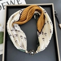 Pleated silk scarf with geometric print and floral pearl magnetic buckle on black tray - Rose Buckle-H Letter / 37cm