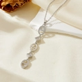 Detail van de zilveren roestvrijstalen ketting met kristalaccenten en varkensneuslink - Zilveren Lange Zirkonia Ovale Schakelketting (T014)