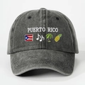 Dettaglio del ricamo Puerto Rico e icone su un cappellino da baseball in denim lavato - Taglia unica / Nero
