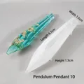 Détail du moule en silicone pour pendentif pendule avec échantillon de résine bleue et or - Pendule No. 10