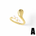 Anello aperto dorato regolabile con tre accenti di perle e design a incrocio irregolare - Stile A