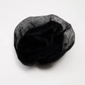 Alfiler de rosa en malla negra tridimensional con delicada textura de malla en capas - Talla única / Negro Premium