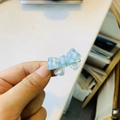 Mini fermaglio per capelli a fiocco a scacchi blu con un carino motivo a quadri chiari - Fermaglio a Becco d'Anatra con Fiocco Gingham Verde Trasparente