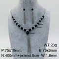 Set collana e orecchini in pietra lavica con lunghe nappe argentate su busto da esposizione - Set di Nappe con Perline in Lava Nera (KS127255-Z)