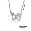 Dettaglio del ciondolo a farfalla in zircone rosa con misure e catena in argento - Rosa