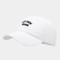 Détail de la broderie noire SHITSHOW SUPERVISOR sur une casquette de baseball en coton blanc - Réglable / Blanc